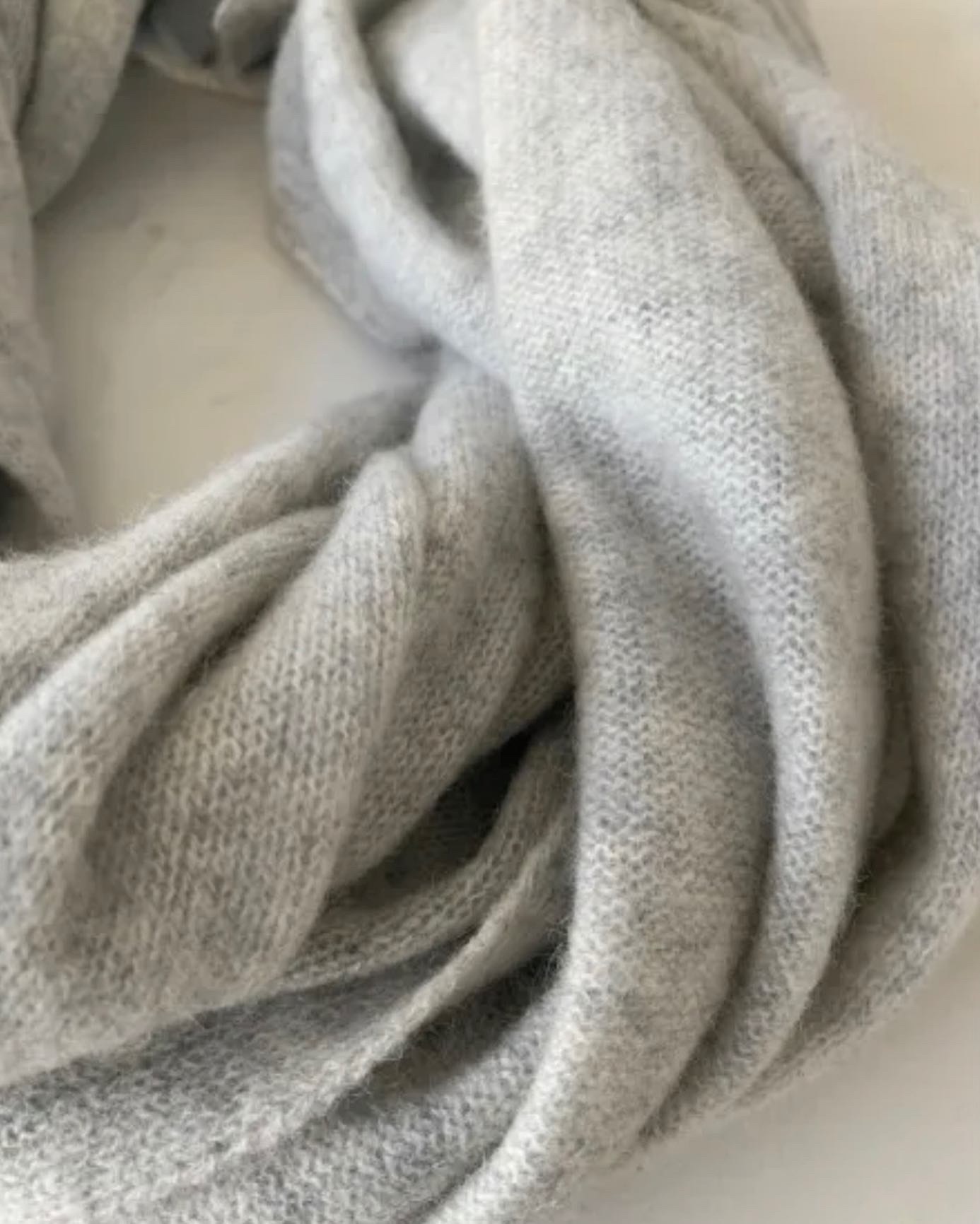 pale-grey-fine-cashmere-scarf