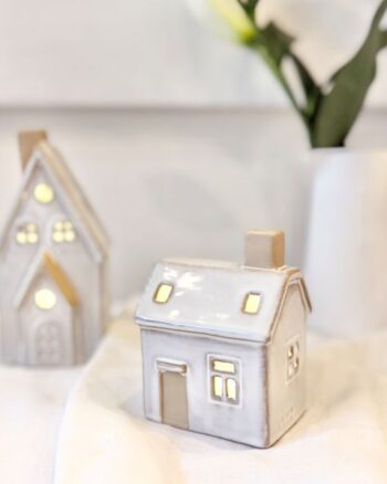 Lucia Beige Snow Cottage